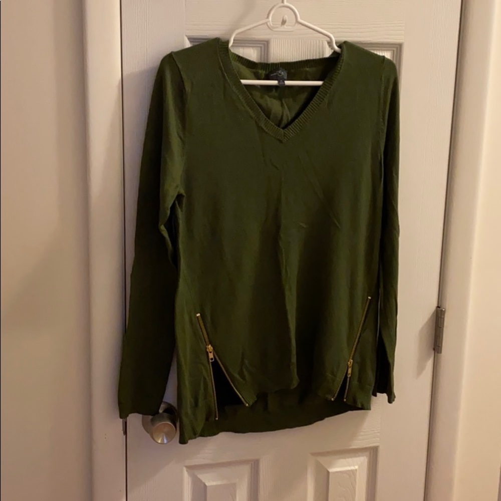 V neck lightweight green sweater